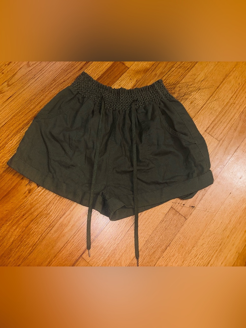 Forever 21 Women’s Solid Green Smocked Elastic Waist Drawstring Shorts Sz L